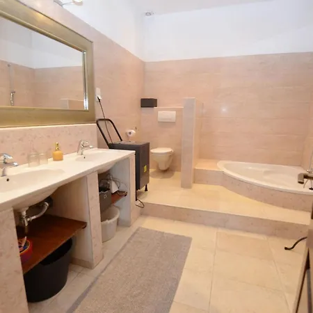 Διαμέρισμα Waterside Cove Oasis - One Bedroom With Sea View *