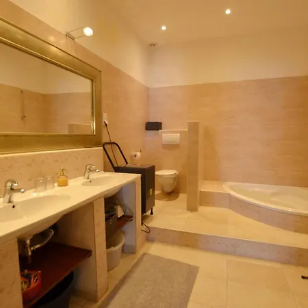 Διαμέρισμα Waterside Cove Oasis - One Bedroom With Sea View *